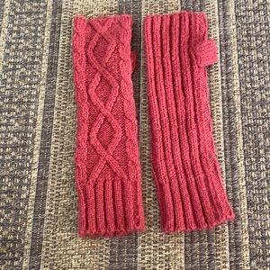 Beautiful knitted open finger gloves